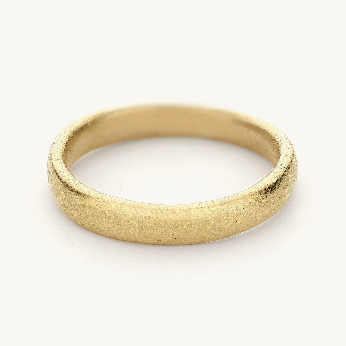 4mm mens wedding band from Ruth Tomlinson, handmade in recycled 18ct yellow gold