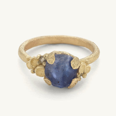 Raw sapphire ring with barnacle details. Handcrafted in London with recycled gold and responsibly sourced gemstones. 