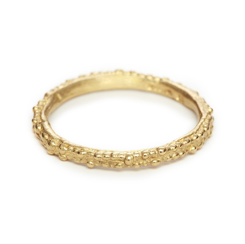 Ladies wedding band in yellow gold by Ruth Tomlinson, handmade in London