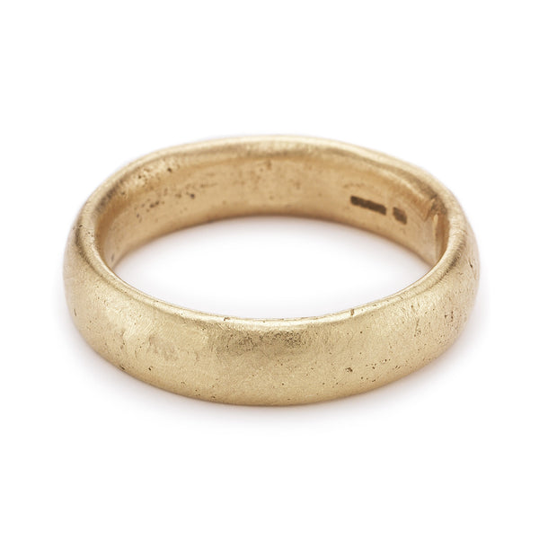 Oval Section Men's Wedding Band in Yellow Gold – Ruth Tomlinson