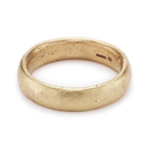 6mm textured yellow gold men's wedding band by Ruth Tomlinson, handmade in London
