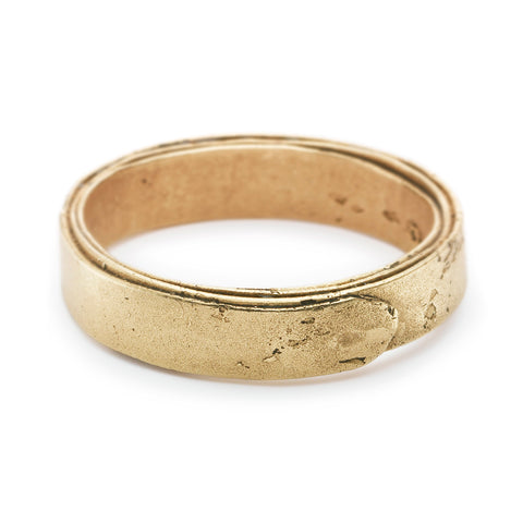 Men's wrap wedding band from Ruth Tomlinson, handmade in London